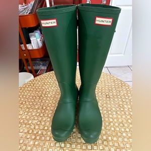 Lightly used boots. Doesnt rain that much here in CA